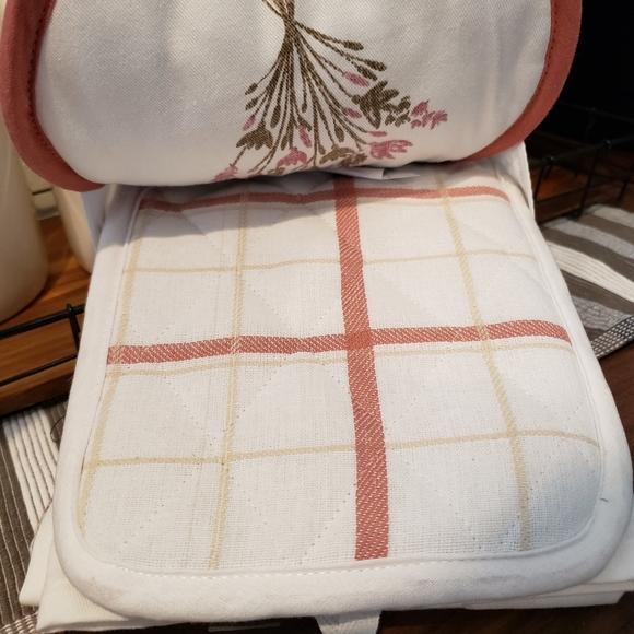 Kitchen Set - Picture 4 of 5